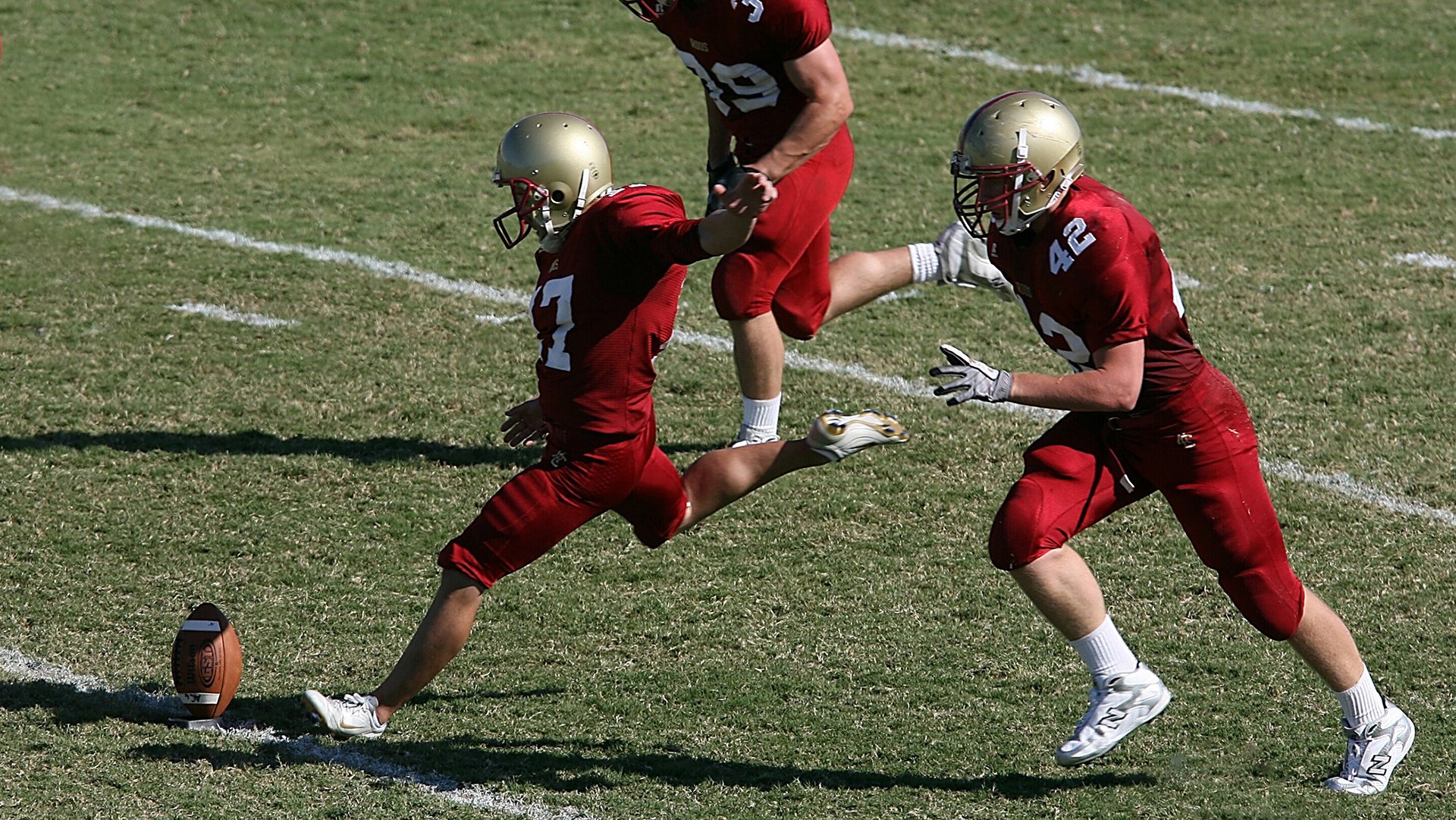 开云官网-詹姆斯带头组织封闭训练强调纪律优先，詹姆斯谈封盖队友